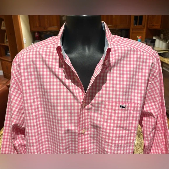 Vineyard Vines men’s button front shirt. Sharp pink gingham plaid with logo. Lg - Picture 2 of 7